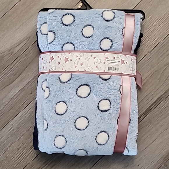 Pajamas set - Picture 3 of 5